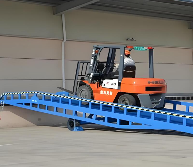 下冶镇移动式卸货平台（叉车用）